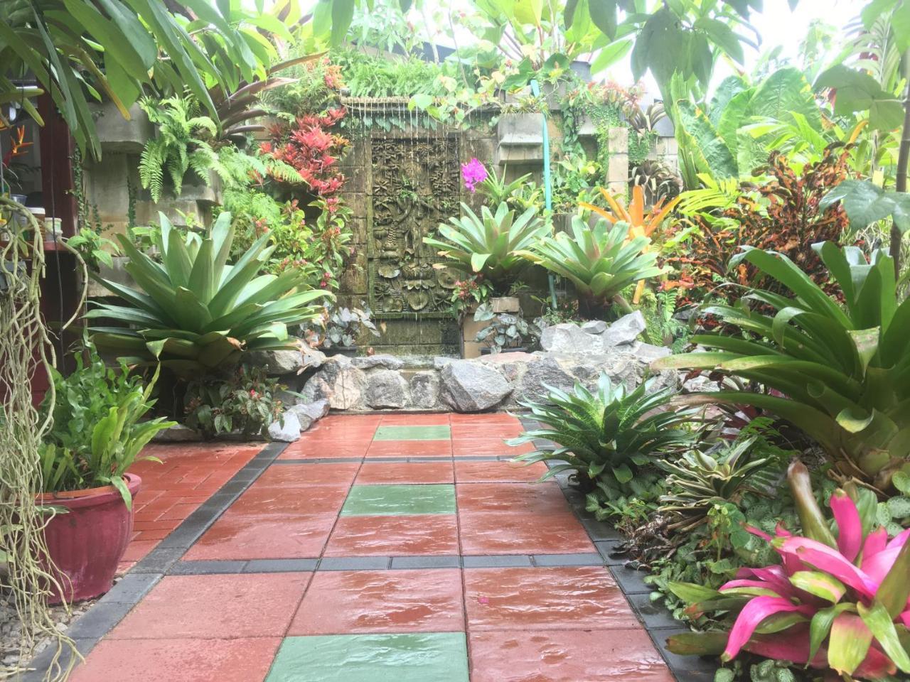 Taman Indah Resort Tamanredjo Exterior photo